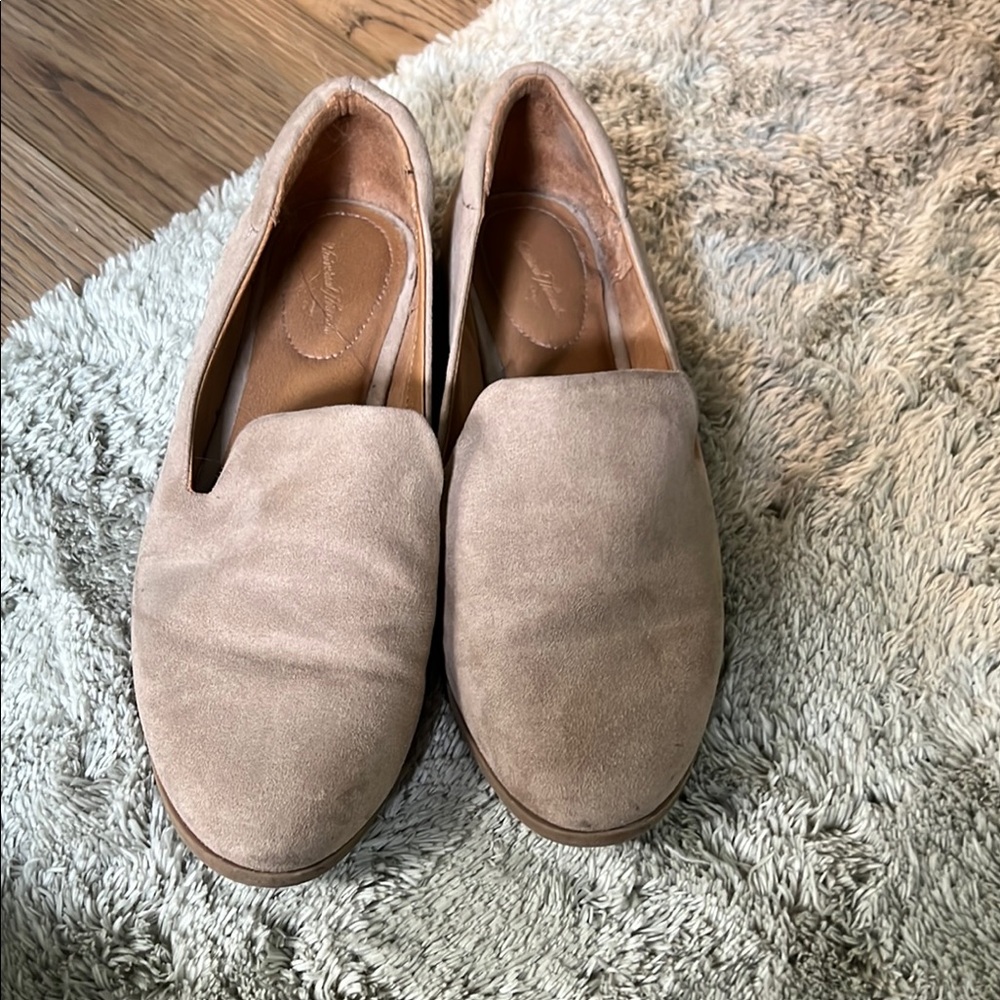 Universal Thread Tan Slip-On Loafers Minimalist Design